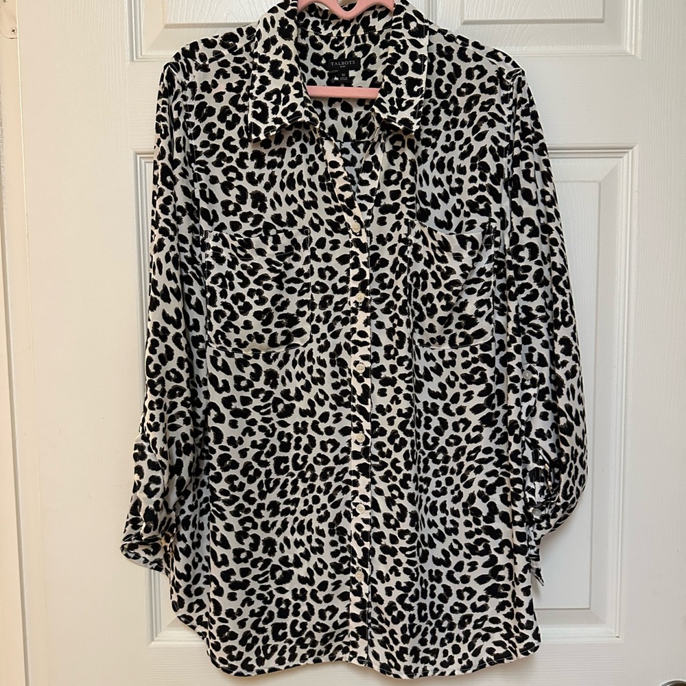 This is a Talbot’s Plus blouse. Size 1X with 2 patch pockets & roll tab sleeves.
